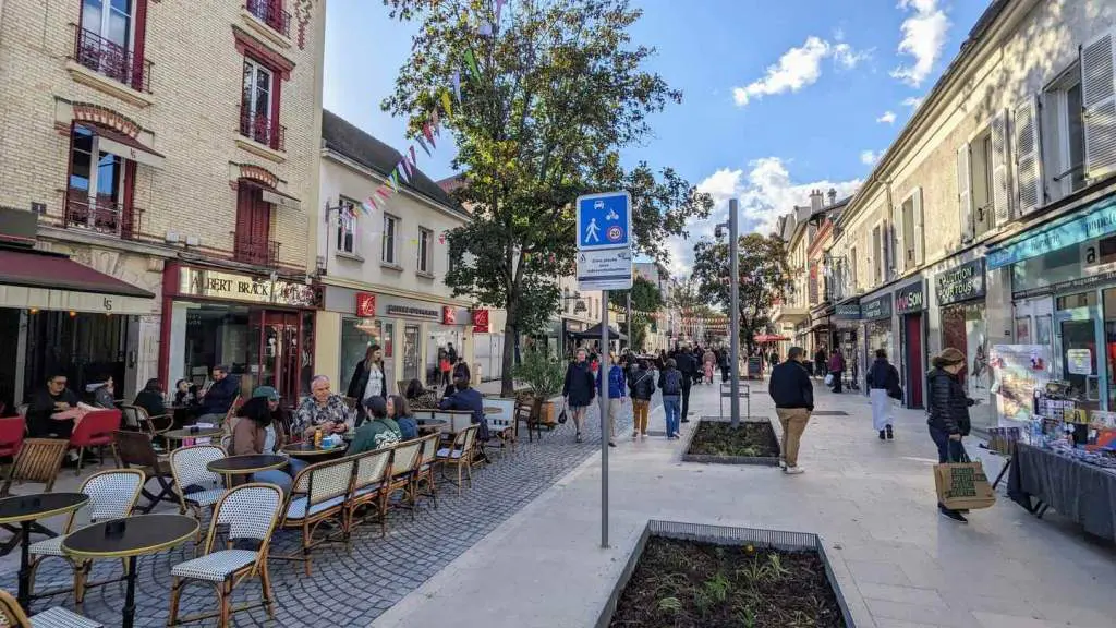 Rue Auguste-Mounié : les client·es viennent surtout à pied ou à vélo