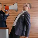 Théâtre La Piscine : la communication politique démontée sur scène