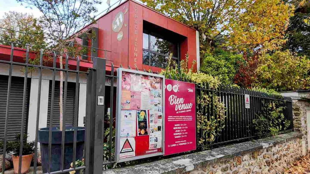 Le 11 – Espace Jeunes à Antony : un lieu pour les 11-25 ans