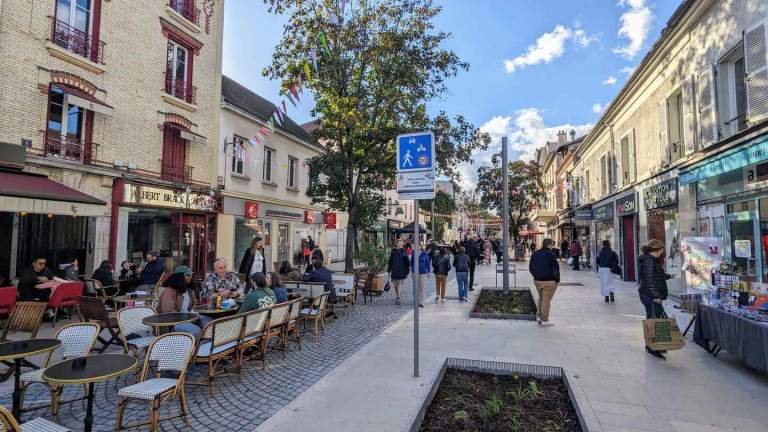Rue Auguste-Mounié : les client·es viennent surtout à pied ou à vélo